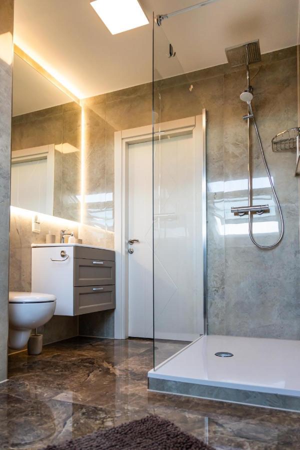 Deluxe Apartment Mit Tiefgarage In Naehe Messe-Bmw-Porsche-Dhl-Flughafen-Flugzeugwerk Der Deutsche Aircraft Leipzig Dış mekan fotoğraf